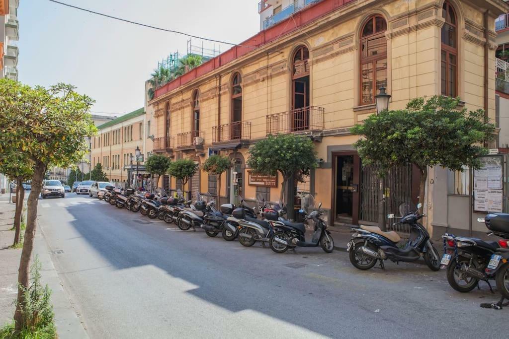 Bilocale In Centro Appartement Salerno Buitenkant foto